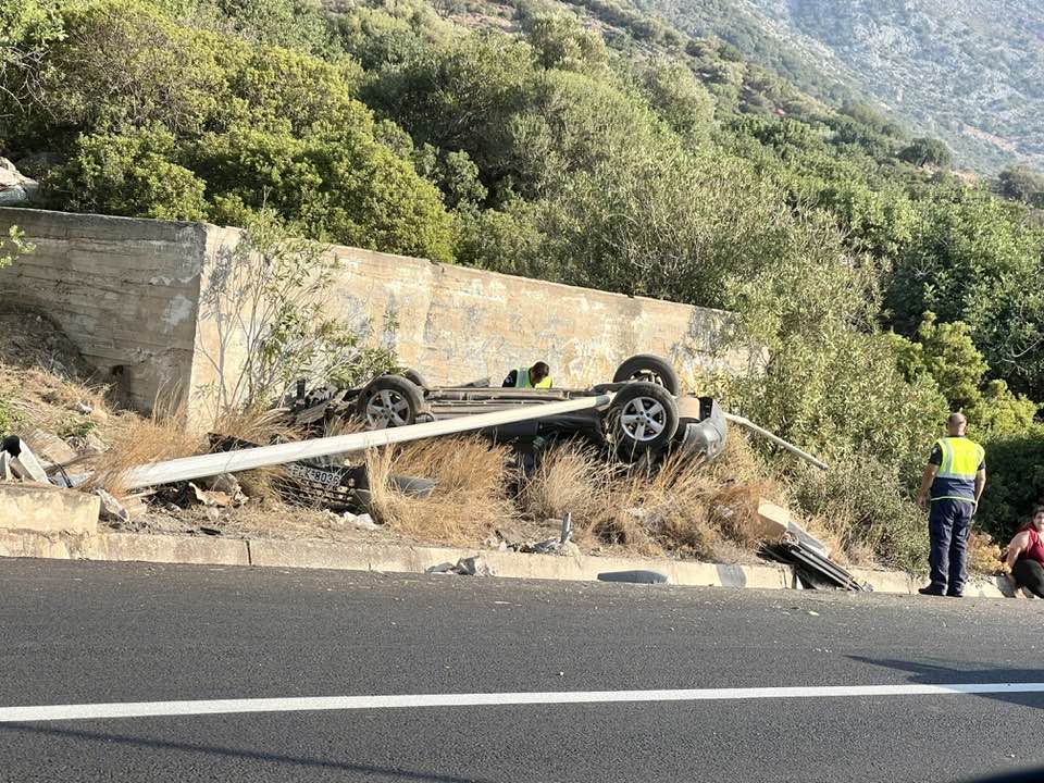  Τροχαίο ατύχημα με ανατροπή αυτοκινήτου στον ΒΟΑΚ (φωτο)