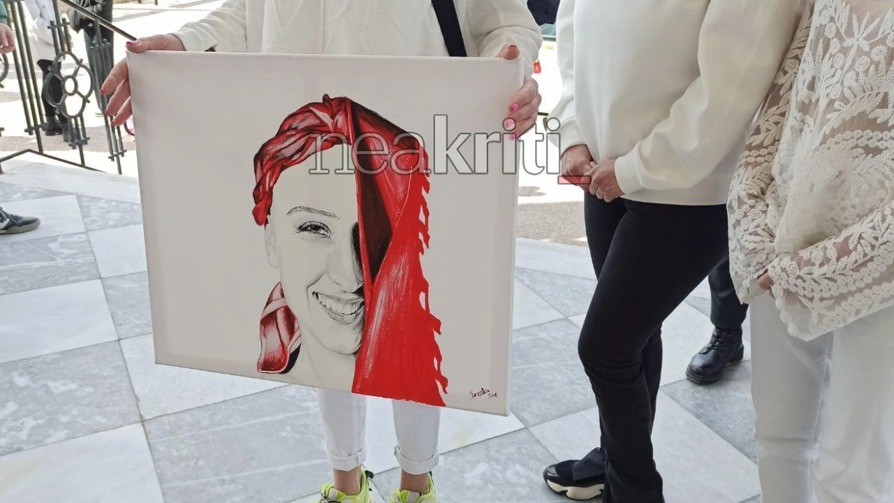 Χανιά: Πέταξαν μπαλόνια στον ουρανό για την Ραφαέλα - Ρίγη συγκίνησης στο τελευταίο «αντίο» (video - φωτο)