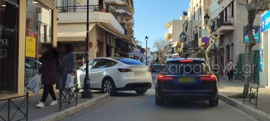 Χανιά: Σταμάτησε να πάρει καφέ ο άνθρωπος, δεν έκλεισε δα και τον δρόμο…