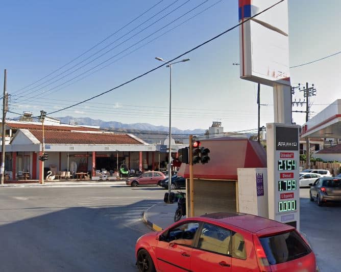 Χανιά: Απομακρύνεται από το κέντρο των Χανίων ένα ακόμα περίπτερο για λόγους ασφάλειας και αισθητικής (φωτο)