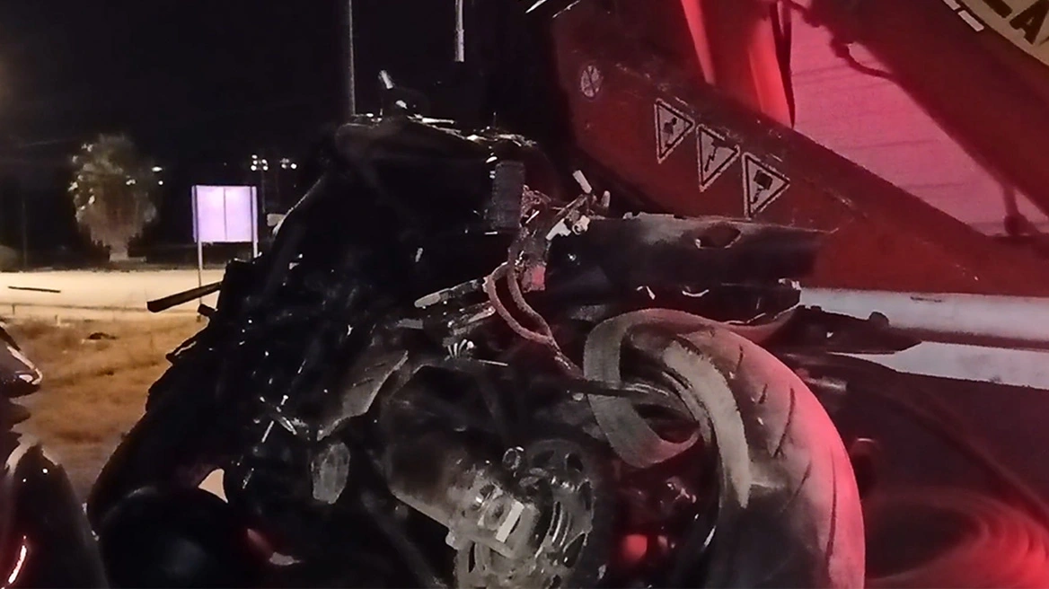 Θανατηφόρο τροχαίο - Ένας 28χρονος και μια 30χρονη οι νεκροί, είχε δηλωθεί κλεμμένη η μηχανή τους (φωτο - video)