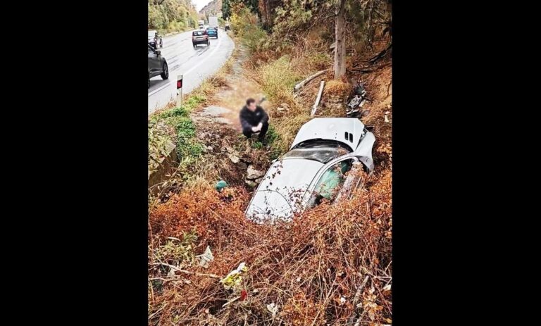 Χανιά: Αυτοκίνητο βρέθηκε σε χαντάκι στον ΒΟΑΚ, λίγο μετά τα Μεγάλα Χωράφια (φωτο)
