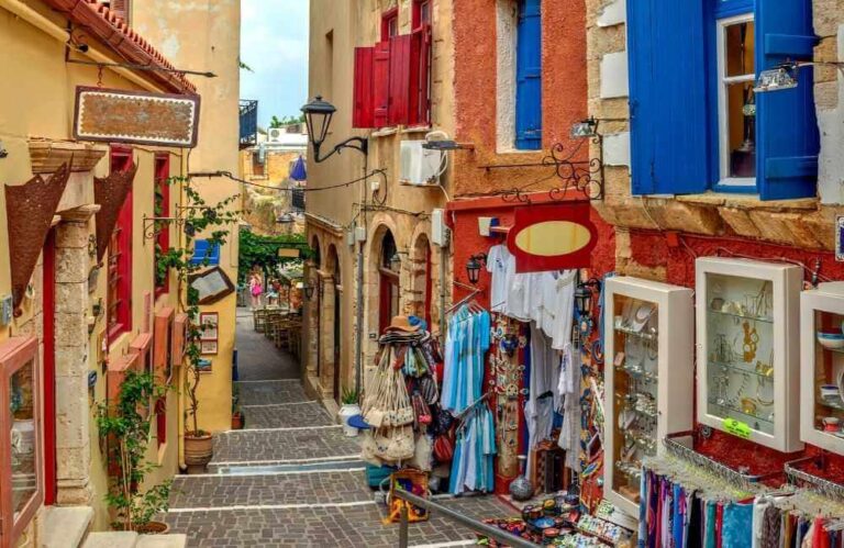 Χανιά: «Αγκάθι» η στάθμευση, η προσβασιμότητα και το οδικό δίκτυο της παλιάς πόλης για τους κατοίκους της