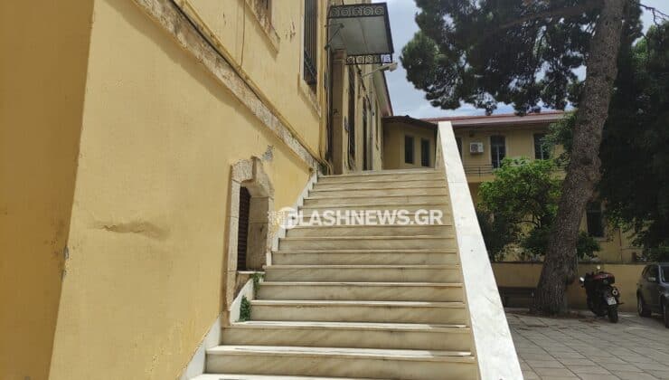 Το κατώφλι της εισαγγελίας Χανίων πέρασαν και πάλι σήμερα ο 75χρονος γυναικολόγος ιδιοκτήτης του κέντρου γονιμότητας και ο 46χρονος εμβρυολόγος. Οι δυο κατηγορούμενοι προσήλθαν για διόρθωση του κατηγορητηρίου όσο αφορά την δεύτερη δικογραφία που έχει σχηματιστεί και τους βαραίνει σχετικά με την εμπορία ωαρίων. Οι δυο τους παραμένουν προσωρινά κρατούμενοι καθώς αποφασίστηκε η παράταση της προφυλάκισης τους για 6 μήνες υπό το βάρος των νέων αποκαλύψεων και της δεύτερης δικογραφίας Στο μεταξύ αύριο Παρασκευή αναμένεται να οδηγηθεί ενώπιον ανακριτή μια γυναίκα με καταγωγή από την Γεωργία η οποία φέρεται να συνεργαζόταν με τον Χανιώτη γυναικολόγο. Η γυναίκα φέρεται να δρούσε στη χώρα της στο πλαίσιο της συνεργασίας της με τον γυναικολόγο. Η γυναίκα συνελήφθη στην Ιταλία όπου βρισκόταν καθώς σε βάρος της είχε εκδοθεί διεθνές ένταλμα σύλληψης.