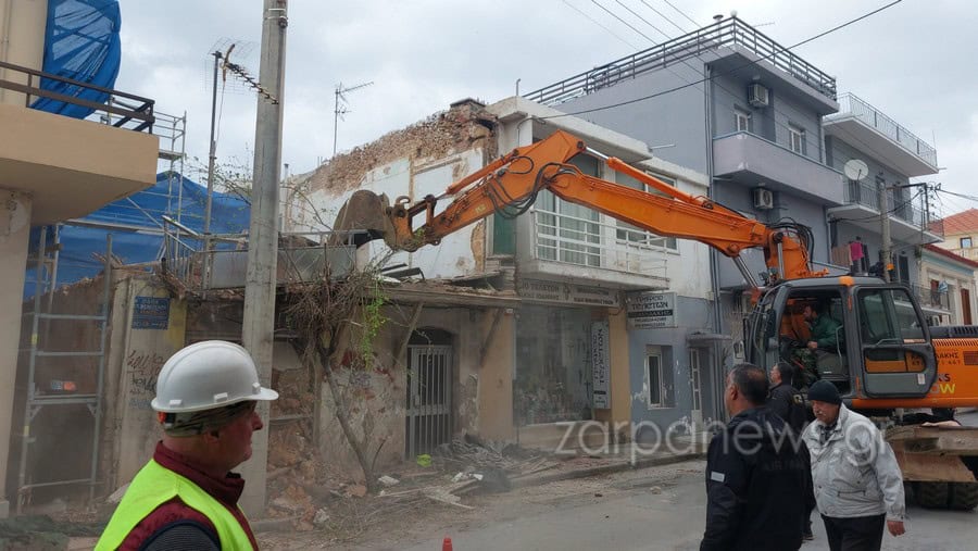 Χανιά: Κατεδαφίζουν κτίριο - Κυκλοφοριακές ρυθμίσεις στην οδό Ελευθερίου Βενιζέλου (φωτο)