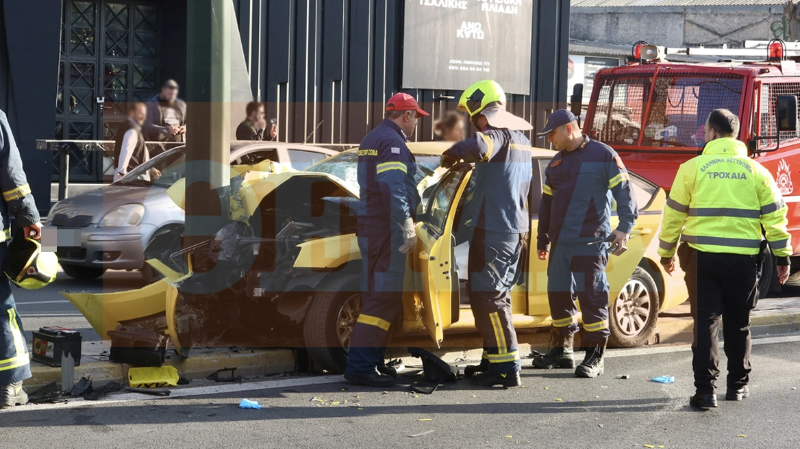 Ταξί καρφώθηκε σε κολώνα - Νεκρός ο οδηγός, ελαφρά τραυματισμένη η επιβάτιδα (φωτο)