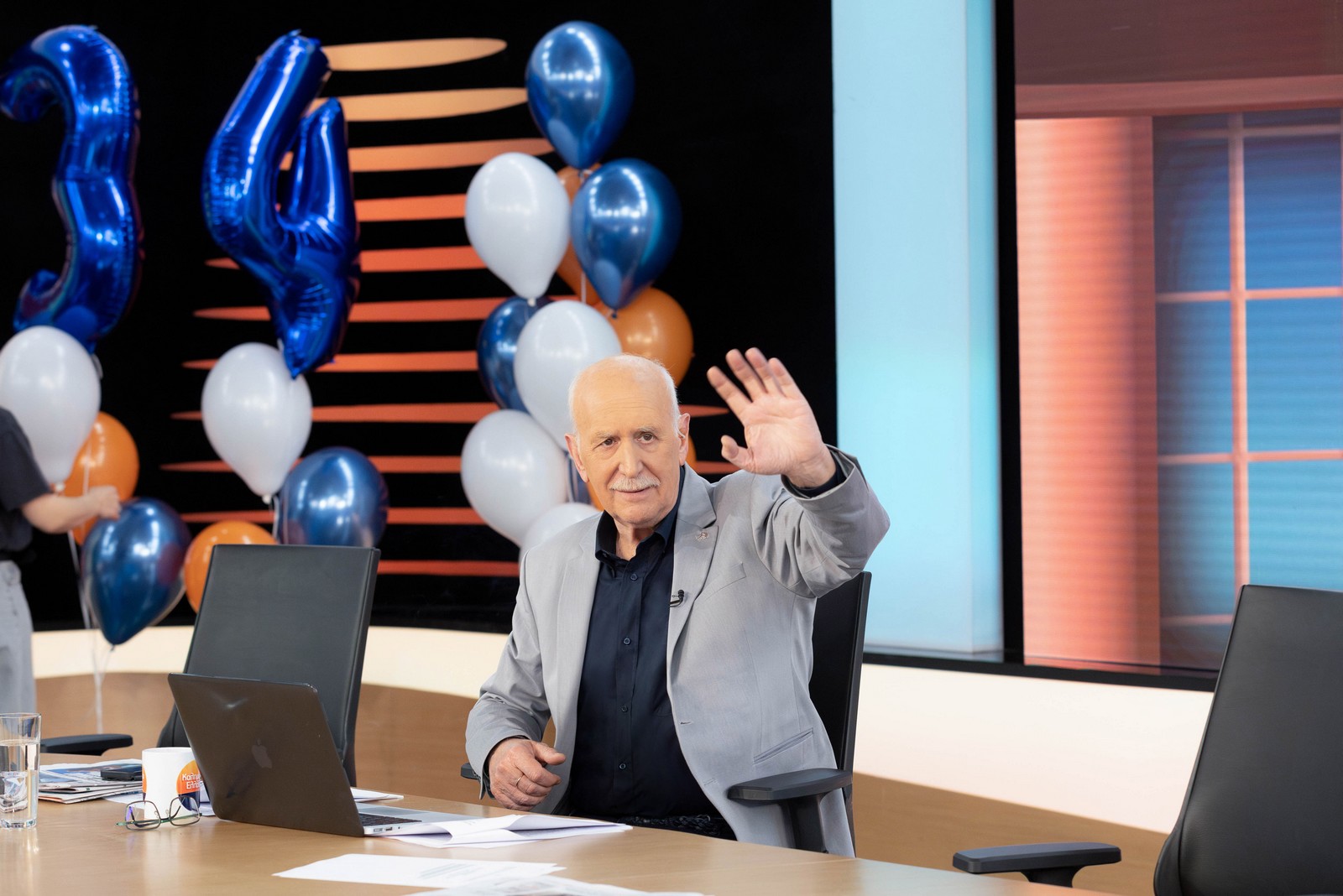Βουρκωμένος ο Γιώργος Παπαδάκης ανακοίνωσε το τέλος του από το «Καλημέρα Ελλάδα» μέτα από 34 χρόνια (video)