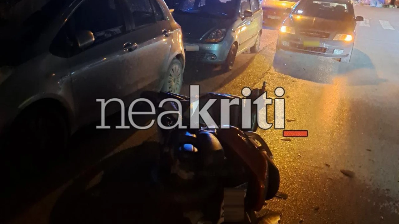 Σφοδρή σύγκρουση αυτοκινήτου με μηχανάκι - Στο νοσοκομείο ο δικυκλιστής (φωτο)