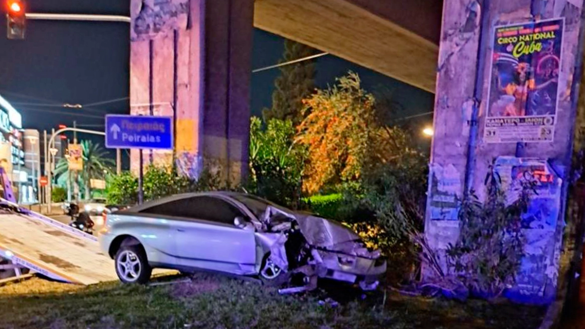 Ο 21χρονος οδηγός έχει συλληφθεί και διενεργείται προανάκριση για τις συνθήκες του δυστυχήματος