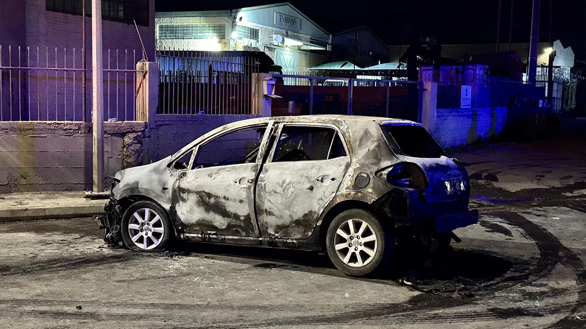 Νεκρός οδηγός αυτοκινήτου που πήρε φωτιά μετά από σύγκρουση με άλλο ΙΧ (φωτο - video)