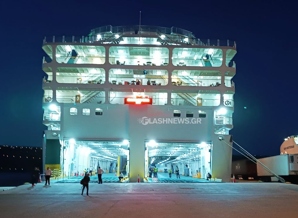 Χανιά: Το ΕΓ/ΟΓ Ελευθέριος Βενιζέλος «αποχαιρέτησε» την Σούδα (video)