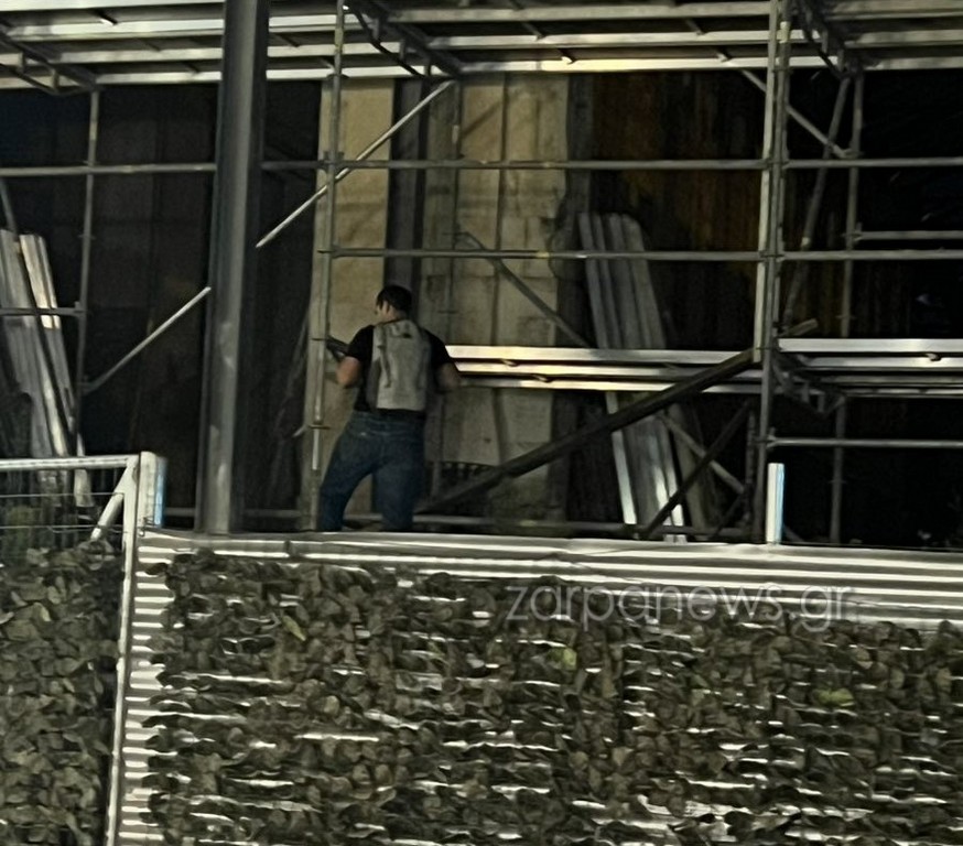 Χανιά: Μπάτε σκύλοι αλέστε στην Αγορά – Άνδρας βρήκε ανοιχτά και «μπούκαρε» στο εργοτάξιο (φωτο - video)