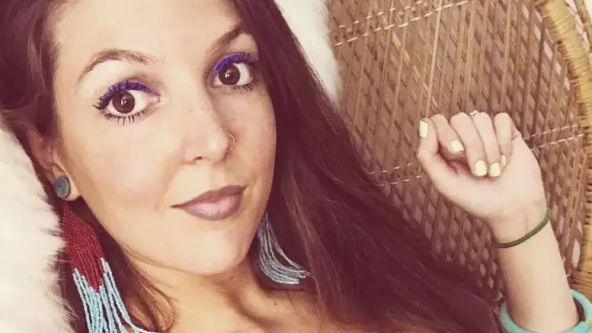 Νοσοκόμα συνευρέθηκε με τον 15χρονο θετό γιο της και τους έπιασε ο πατέρας του