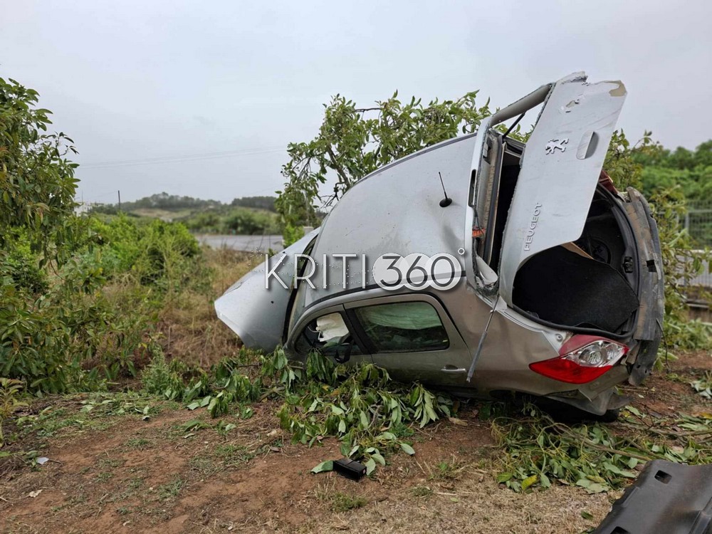 Χανιά: ΙΧ απογειώθηκε μετά από τροχαίο και προσγειώθηκε σε χωράφι (φωτο)