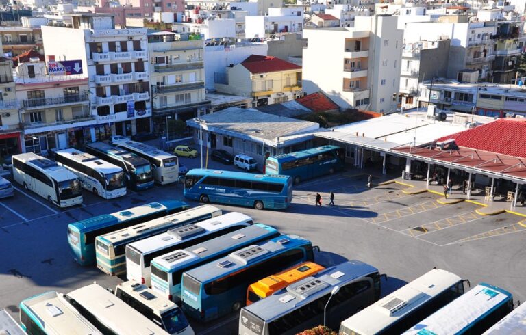 Χανιά: Ιδιωτικό πάρκινγκ σε δημόσιο οικόπεδο ετοιμάζει το ΚΤΕΛ την ώρα που το κέντρο των Χανίων «ματώνει»