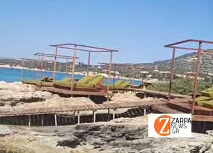 Χανιά: Μετά τους τσαμπουκάδες στην Πολεοδομία… ξαπλώστρες, διάδρομοι και αμμουδιά πάνω στα βράχια στο Μαράθι (Video)