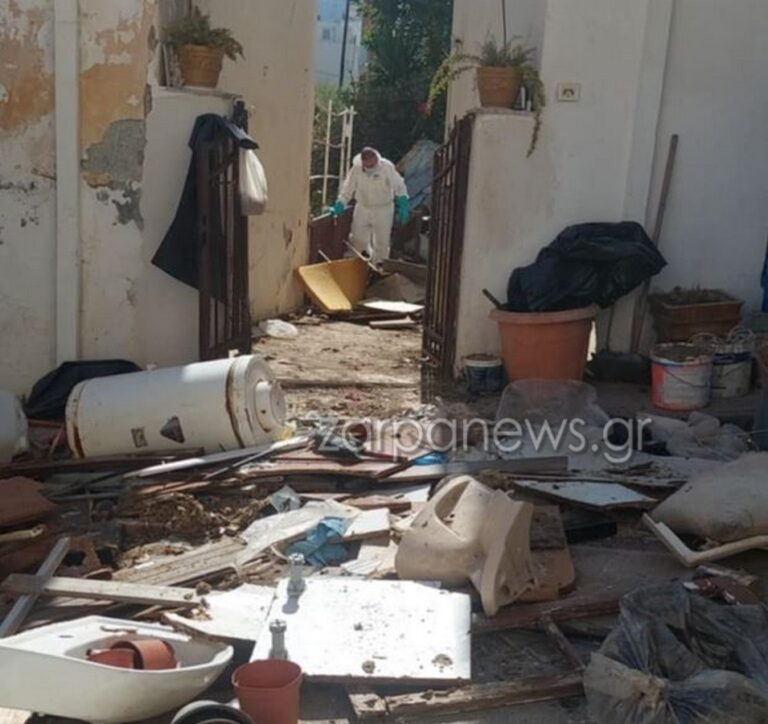 Χανιά: Δεκαπέντε φορτηγά σκουπίδια απομάκρυναν υπηρεσίες του Δήμου από σπίτι στη Χαλέπα (φωτο)