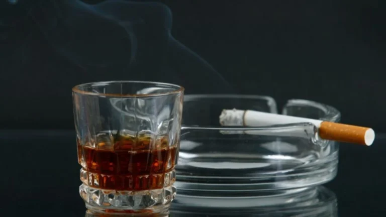 Με ταυτότητα η αγορά καπνού και αλκοόλ: Απαγορεύεται η πώληση σε ανηλίκους