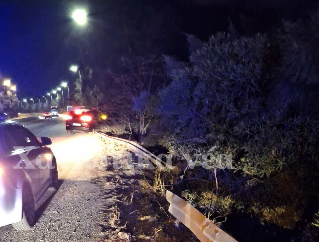 Χανιά: Αυτοκίνητο κατέληξε στις μπάρες του ΒΟΑΚ (φωτο)