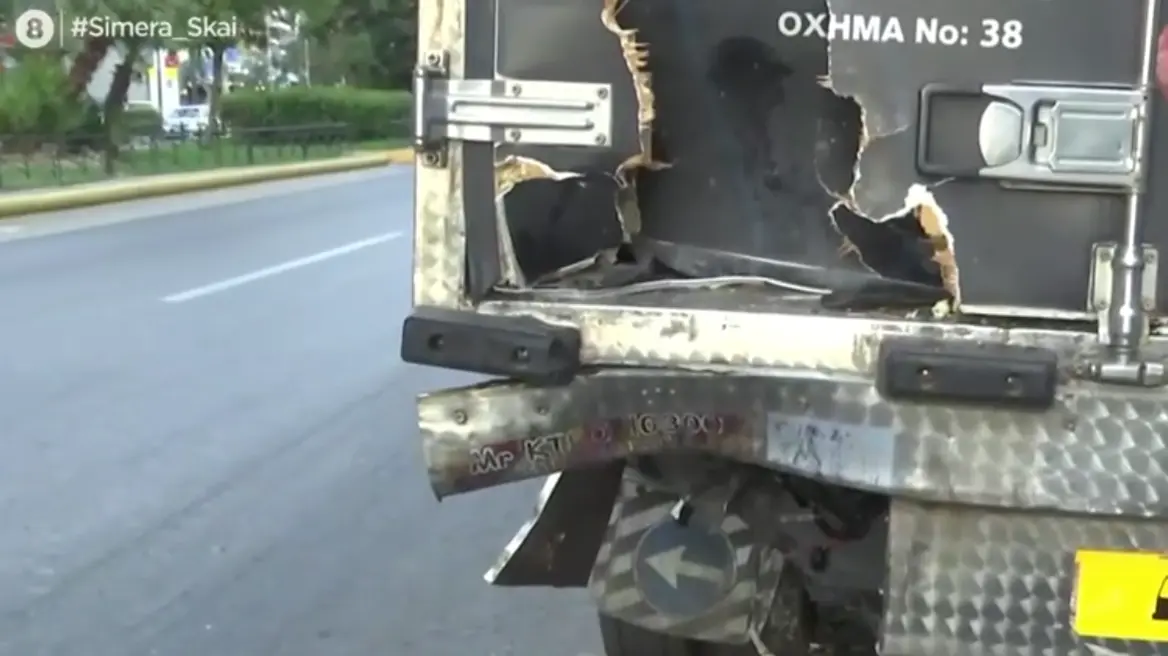 Χρειάστηκε η παρέμβαση της πυροσβεστικής για τον απεγκλωβισμό του άτυχου αστυνομικού