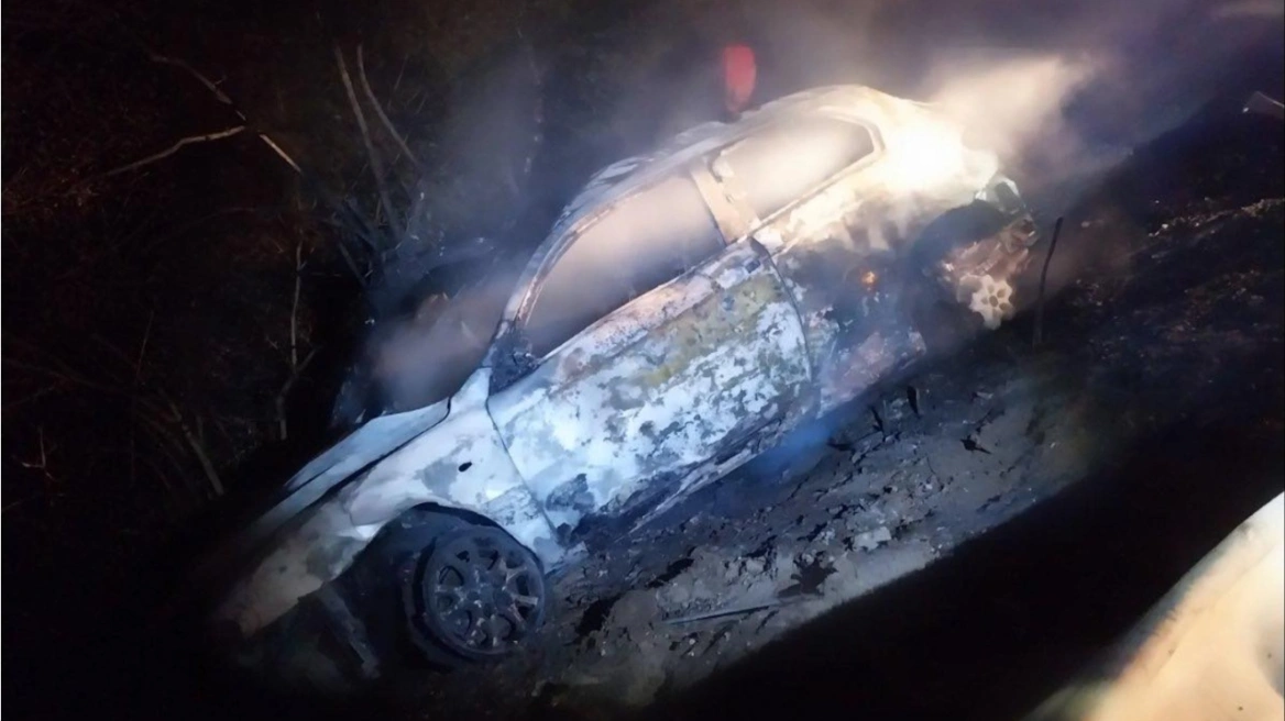 Τραγωδία - Απανθρακώθηκε 21χρονος, τραυματίστηκαν 3 άτομα μετά από μετωπική σύγκρουση