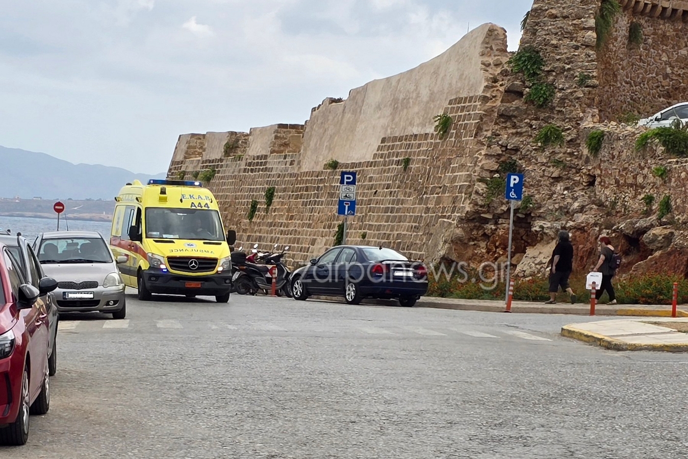 Χανιά: Κάλεσαν ασθενoφόρο… για τουρίστρια με πυρετό, σε ξενοδοχείο στο Ενετικό Λιμάνι! (φωτο)