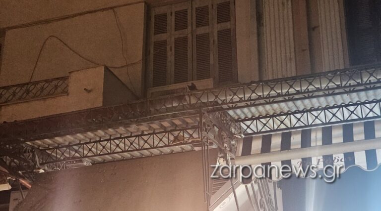 Χανιά: Επιχείρηση διάσωσης…για μικρό γατάκι στην πλατεία 1866