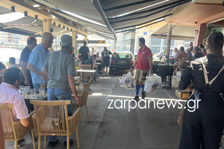 Χανιά: Μπούκαρε με το αυτοκίνητο σε πεζόδρομο ανάμεσα στα τραπεζοκαθίσματα, σκόρπισε πανικό, προκάλεσε ζημιές και έφυγε! (φωτο)