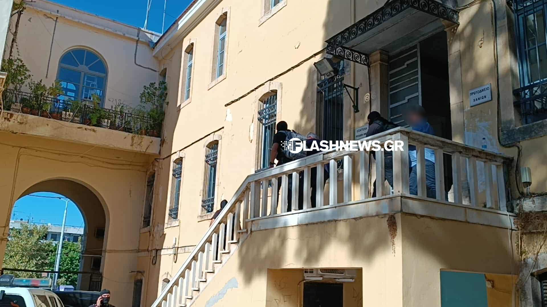 Χανιά: Προσωρινά κρατούμενα τα δύο αδέλφια, φερόμενοι εγκέφαλοι της εγκληματικής οργάνωσης (φωτο – video)