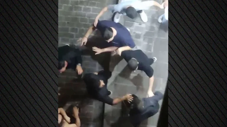 Άγριο ξύλο μεταξύ νεαρών στο Ρέθυμνο τα ξημερώματα - Πέταξαν αγόρι με το κεφάλι σε βιτρίνα (video)