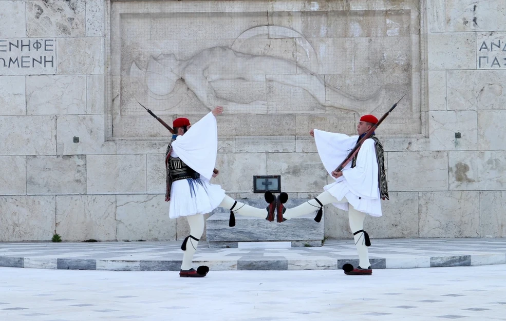 «Κανένα πανό, καμία διαδήλωση στο Μνημείο του Άγνωστου Στρατιώτη» – Τι προβλέπει η νέα τροπολογία
