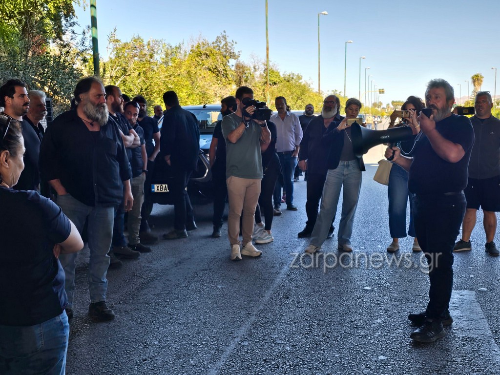 Στήνουν μπλόκο στην εθνική οδό οι κτηνοτρόφοι των Χανίων – Προχωρούν σε επ’ αόριστον αποκλεισμό του ΒΟΑΚ (φωτο - video)