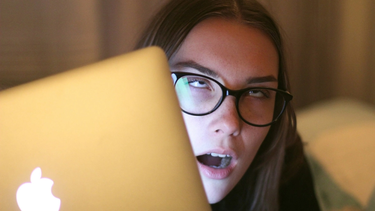 Νέος ιός Stealerium: Καταγράφει χρήστες πορνό μέσω κάμερας web οι οποίοι εν συνεχεία εκβιάζονται!