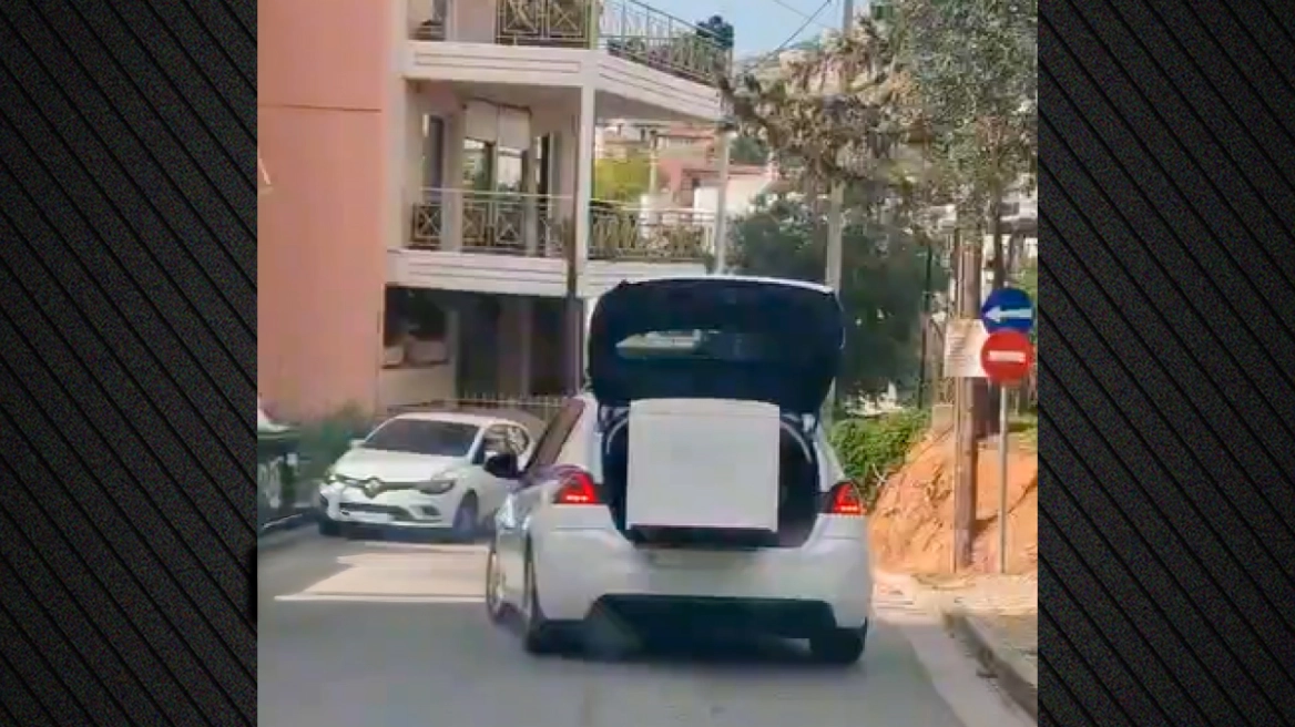 Περιπολικό μετέφερε… ψυγείο στο πορτ μπαγκάζ! - Διατάχθηκε ΕΔΕ μετά το βίντεο στο TikTok (video)