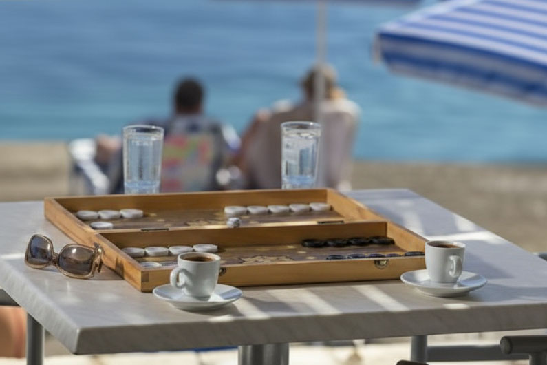 Κάτω από τον Κρητικό Ήλιο: Βρίσκοντας την Ισορροπία μεταξύ της Πραγματικής Ζωής και του Online Καζίνο