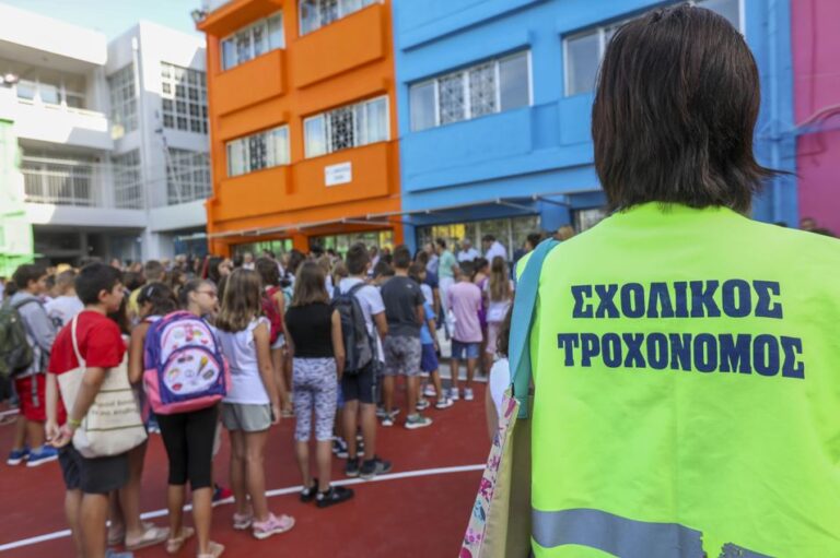 Χανιά: Αναστάτωση έξω από δημοτικό σχολείο - Οδηγός αγνόησε τον σχολικό τροχονόμο και συνελήφθη