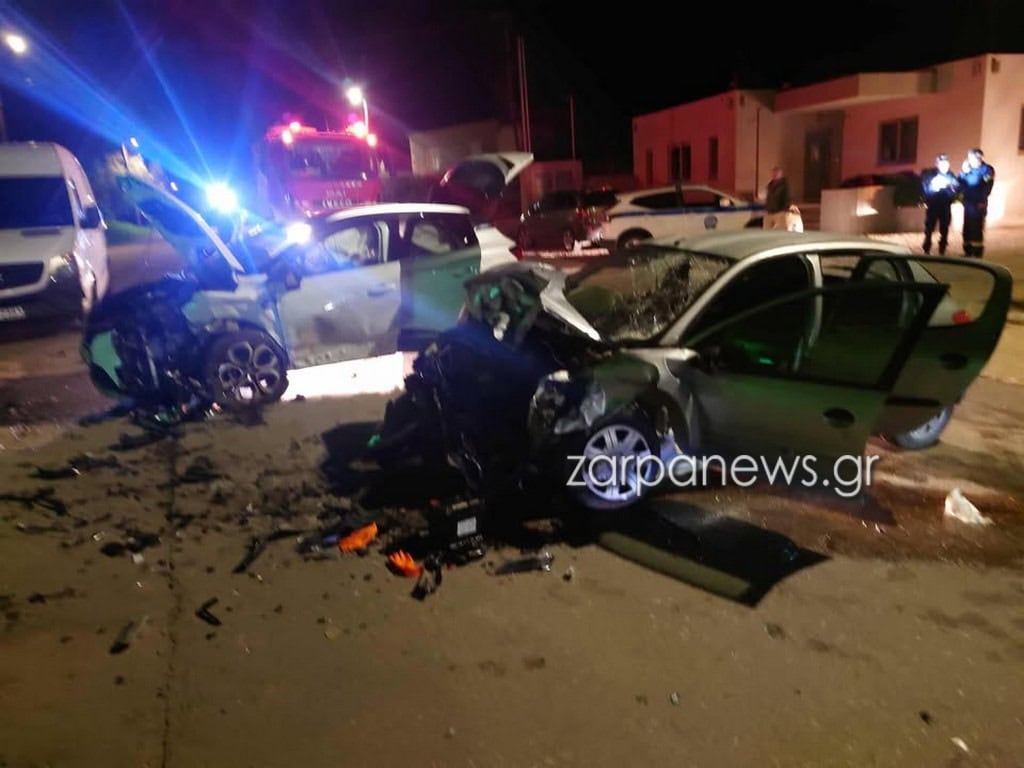 Χανιά: Σφοδρή σύγκρουση τη νύχτα στην Κίσαμο -“Διαλύθηκαν” τα αυτοκίνητα (φωτο)