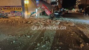 Χανιά: Τρομακτική κατάρρευση μεγάλου μπαλκονιού στο κέντρο της πόλης (φωτο)