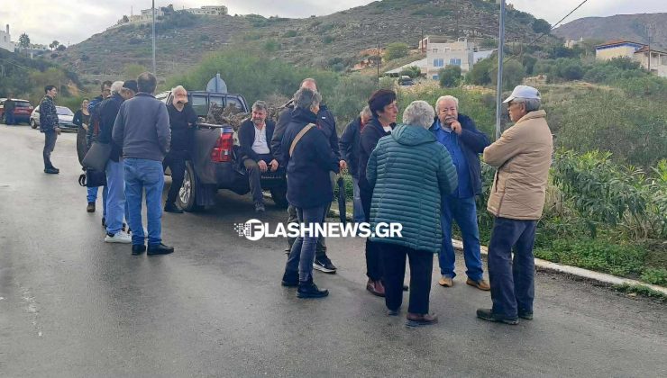 Κρήτη: Κλιμακώνουν τις κινητοποιήσεις τους οι αγρότες – Έστησαν μπλόκο στα Μεγάλα Χωράφια, αύριο ο αποκλεισμός αεροδρομίων (φωτο)