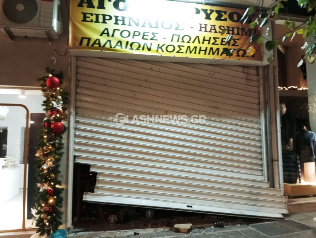 Στο σημείο έσπευσαν αστυνομικοί της ομάδας δίκυκλης αστυνόμευσης οι οποίοι ξεκίνησαν άμεσα την αναζήτηση των δραστών.