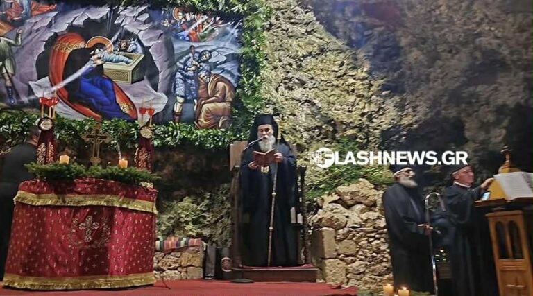 Σε κλίμα κατάνυξης η λειτουργία με την αναπαράσταση της Θείας γέννησης στο σπήλαιο Μαραθοκεφάλας (φωτο)