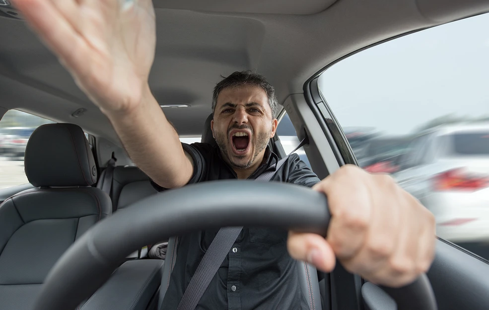 Γιατί οδηγούμε επιθετικά και γιατί τρέχουμε με υπερβολική ταχύτητα στο δρόμο
