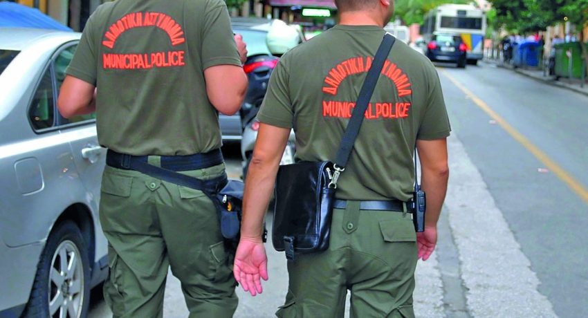 Χανιά: Δημοτική Αστυνομία με γκλομπ, αλεξίσφαιρα και χειροπέδες!