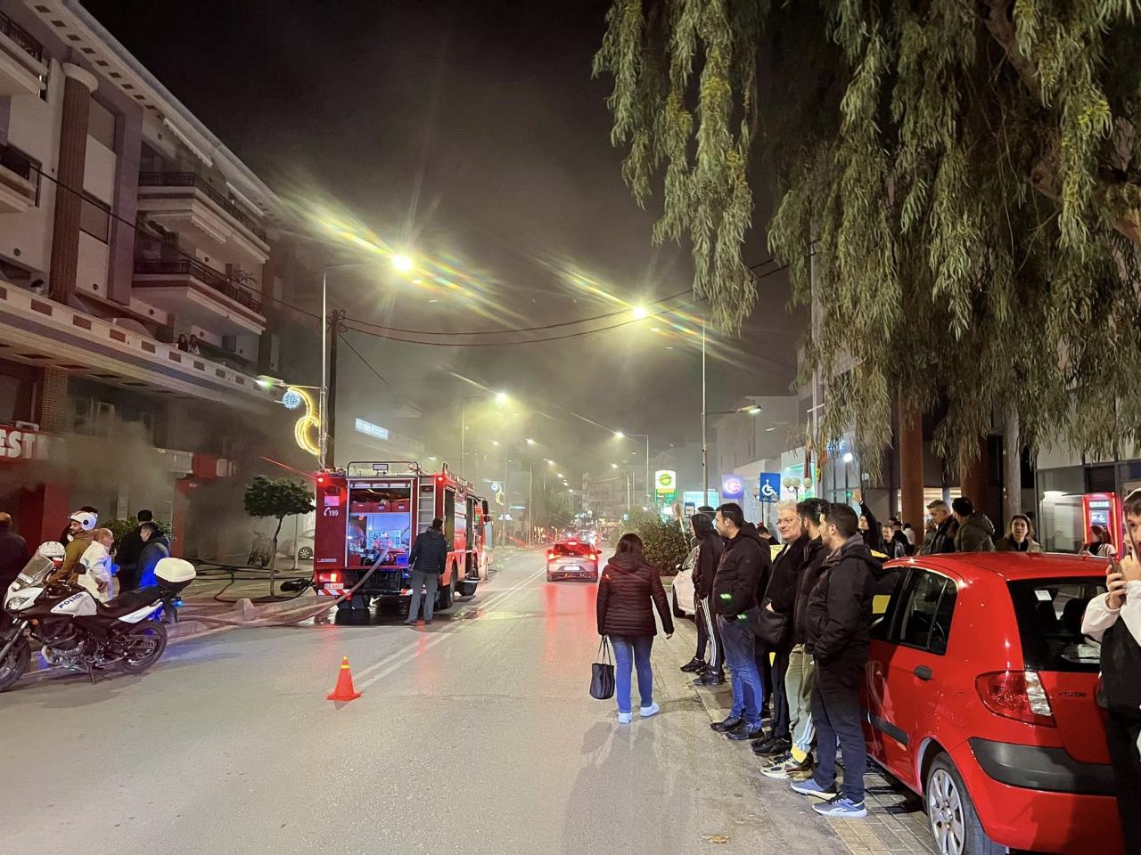 Σοβαρές ζημιές από φωτιά σε κατάστημα παιδικών ρούχων (φωτο)