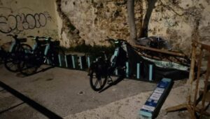 Χανιά: Κατέστρεψαν ηλεκτρικά ποδήλατα του δήμου αλλά τους “έπιασε” η κάμερα -«Το υλικό θα δοθεί στην αστυνομία» ξεκαθαρίζει ο δήμαρχος