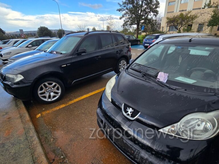 Χανιά: H Τροχαία αφαίρεσε πινακίδες και μοίρασαν κλήσεις σε οκτώ νεφροπαθείς, στην αυλή του νοσοκομείου, την ώρα που έκαναν αιμοκάθαρση!