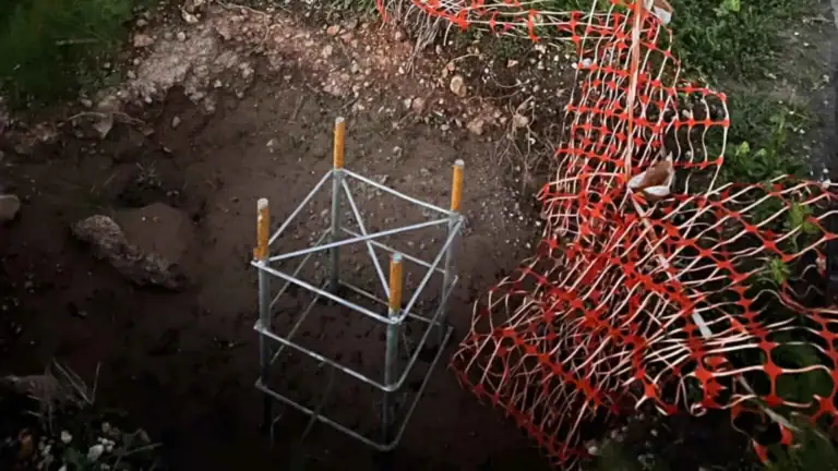 Χανιά: Έργο «καρμανιόλα» στον δρόμο του Αεροδρομίου - Σιδερένιοι πάσσαλοι απειλούν τους οδηγούς (φωτο)