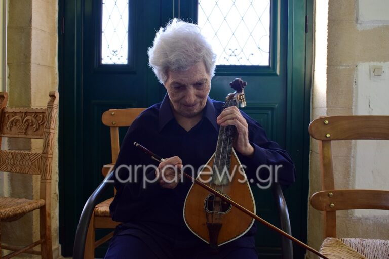Θλίψη στα Χανιά – Πέθανε η Ασπασία Παπαδάκη, η πρώτη γυναίκα λυράρισα της Κρήτης