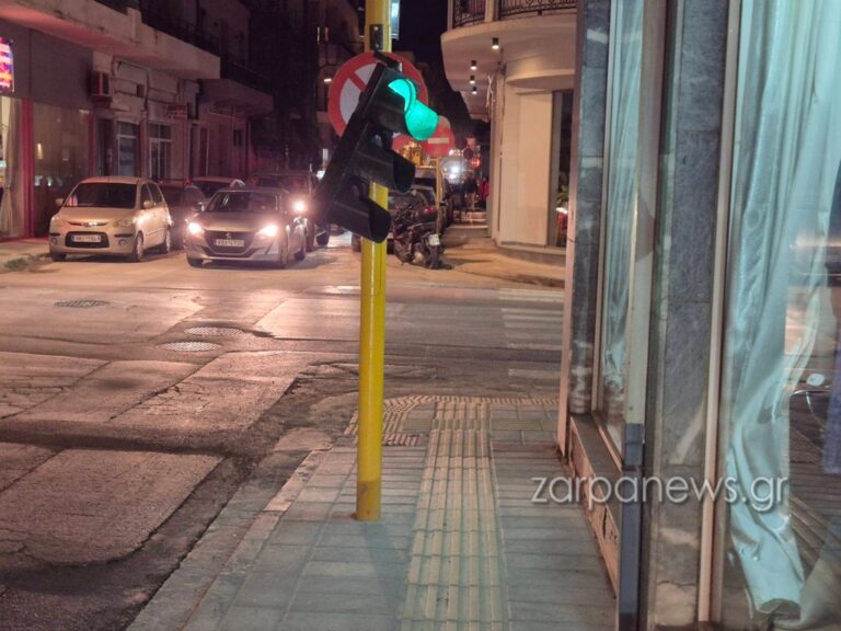 Χανιά: Αναστάτωση στο κέντρο της πόλης – Ξηλώθηκε φανάρι! (φωτο)