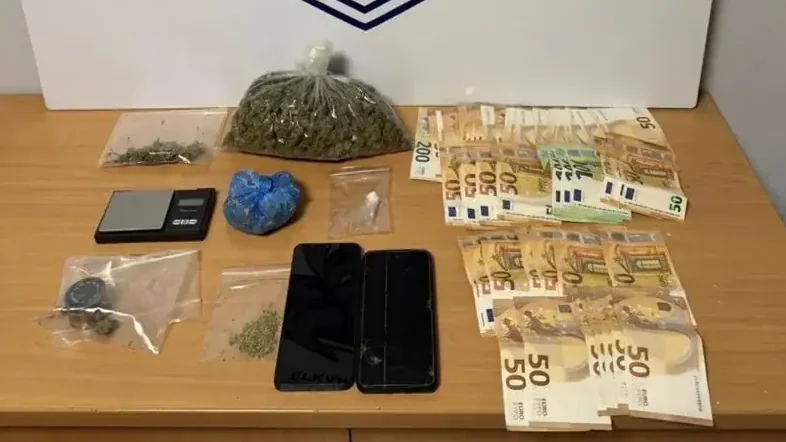 Χανιά: Τους «τσάκωσαν» με κοκαΐνη και σχεδόν 6.000 ευρώ (φωτο)